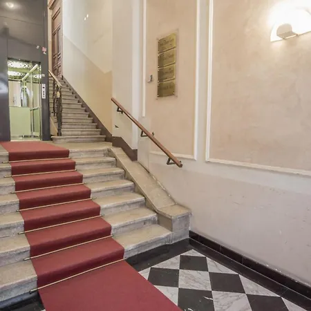 Готель Nuovo Centro 2*