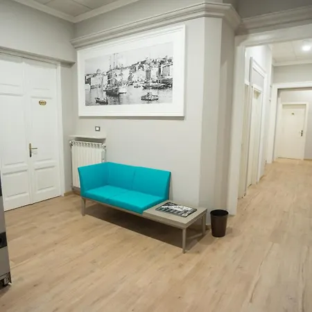 Готель Nuovo Centro 2*
