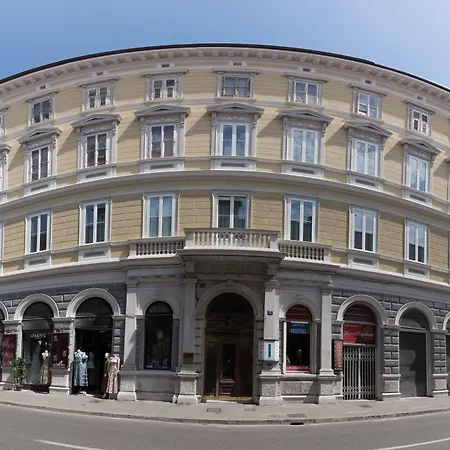 Hotel Nuovo Centro 2*